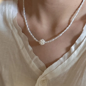 S925 sterling silver freshwater pearl necklace featuring a floral cluster pendant design