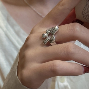Bague en argent sterling S925 style métal liquide avec design fleur minimaliste