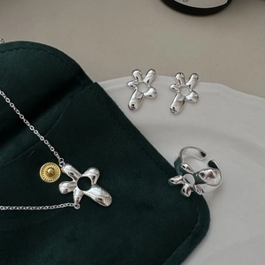 Minimalist S925 sterling silver liquid flower jewelry set with necklace earrings and ring
