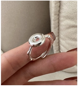 Close-up of S925 sterling silver ring with fluid metal design and doughnut ring detail