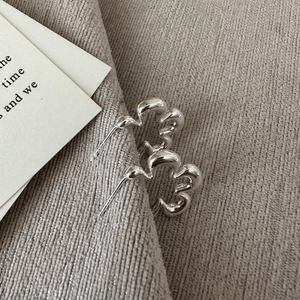 Orecchini a fiore in argento sterling S925 con design a onde irregolari lucide