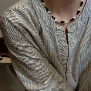 Minimalist S925 silver necklace with black agate beads and irregular pearls on a model