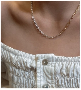 Detailed view of S925 sterling silver chain featuring gold and silver oval links
