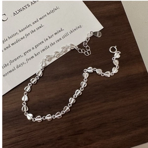 Detailed close-up of S925 sterling silver heart-link bracelet with adjustable chain extension