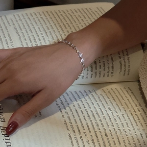 Minimalist S925 sterling silver heart-shaped chain bracelet for women on model wrist