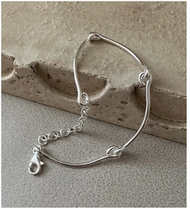 Detail of S925 sterling silver bracelet with irregular arc links and lobster clasp