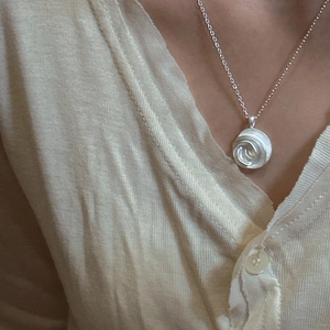 Minimalistische S925 Sterlingsilber Spirale Rose Anhänger Halskette für Damen