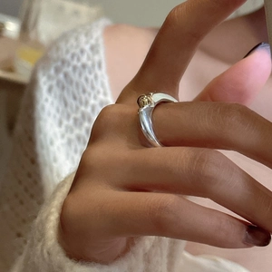 Minimalist S925 sterling silver ring featuring a two-tone silver and gold bead design