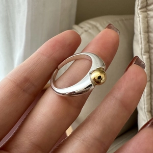 Minimalist S925 sterling silver open ring featuring a contrasting gold bead accent