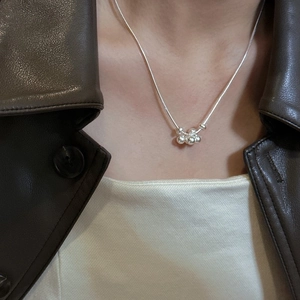 S925 sterling silver grape cluster bead pendant necklace with fine snake chain on neck