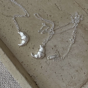 S925 sterling silver croissant pendant necklace with hammer textured lava finish