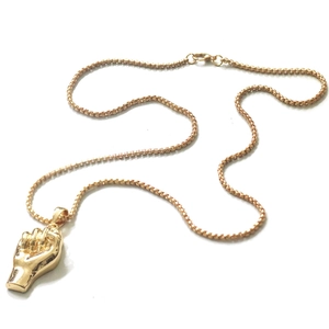 Minimalistische goldfarbene Faust-Halskette mit polierter Box-Kette für Damen