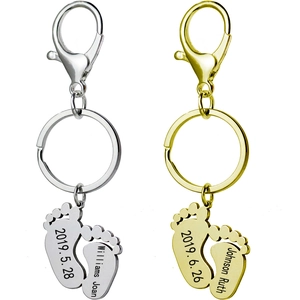 Portachiavi personalizzato piedini di bimbo in argento e oro con incisione di data e nome