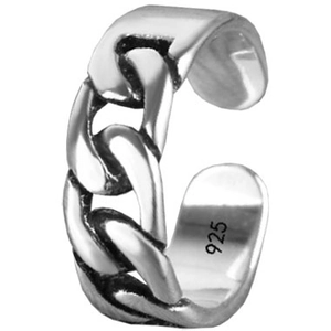 Detailed macro shot of a S925 sterling silver wheat chain ring with vintage finish