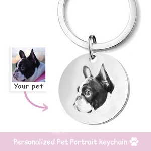 Détail d'un porte-clés personnalisé en métal avec gravure de portrait de chien sur mesure