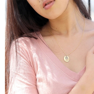 Collier personnalisé en acier inoxydable doré avec gravure de chat et prénom au choix