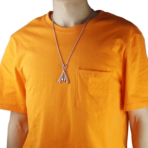 Collana da baseball argento con mazze incrociate e ciondolo a palla su catena