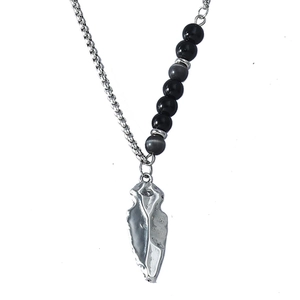 Fashionable men's beaded chain necklace with silver triangular spearhead pendant