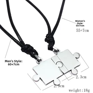 Détail des pendentifs en forme de puzzle avec dimensions et cordons cirés réglables