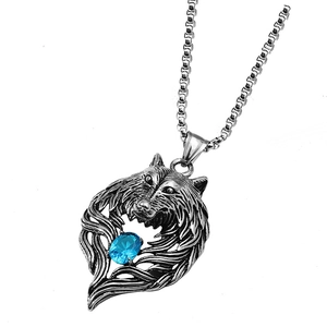 Pendentif tête de loup punk vintage avec pierre bleue et chaîne argentée antique homme