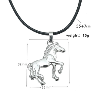 Dimensions détaillées du collier cheval argenté avec mesures et longueur du cordon