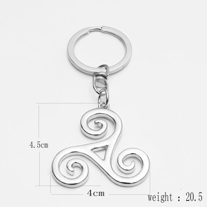 Detail of silver Triskele metal keychain with 4.5cm height and 4cm width measurements