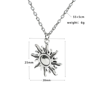 Close-up of vintage sun pendant with dimensions 25mm x 28mm and 55+5cm silver chain