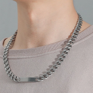Collier chaîne cubaine pour homme en acier argenté avec plaque polie centrale