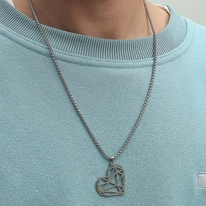 Collier avec pendentif cœur évidé en acier titane poli et chaîne vénitienne pour hommes et femmes