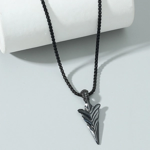 Collier avec pendentif flèche vintage pour hommes avec une pointe de flèche géométrique