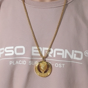 Fashionable lion head relief pendant necklace in gold finish for men with vintage style