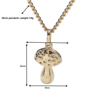 Détail du pendentif champignon indiquant 25mm de hauteur et une chaîne dorée de 60cm
