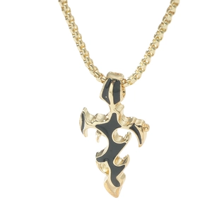 Collana con ciondolo a croce fiamma dorata con smalto nero e catena a maglia vintage