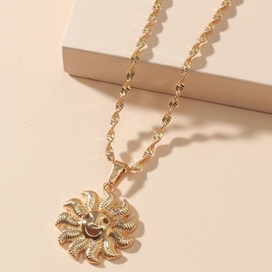 Collier Pendentif Visage Souriant Soleil Doré Dessin Animé Bijoux en Alliage de Cuivre Hip Hop Punk Personnalisés pour Femmes Hommes
