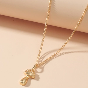 Collier Pendentif Champignon de Dessin Animé pour Femmes Simple Doux Alliage Plaqué Or Pendentif en Forme de Champignon Bijoux de Cou