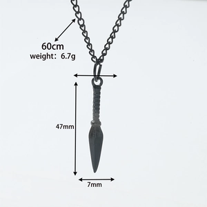 Détails du collier pendentif pointe de lance noire avec chaîne de 60cm et poids de 6,7g