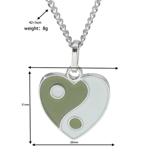 Detaillierte Maße der Herz-Yin-Yang-Anhänger-Halskette mit 42+5 cm Kette und Gewichtsinfo