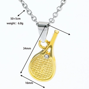 Détails du pendentif raquette de tennis: dimensions 34x16mm et chaîne ajustable 50+5cm