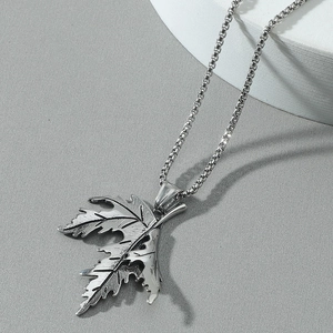 Collier Pendentif Feuille d'Érable en Acier Inoxydable Vintage Bijoux Streetwear Hip Hop Punk pour Hommes Femmes Chaîne Feuille