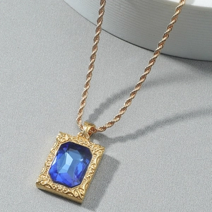 Barocke goldene Kordelkette mit großem blauem Edelstein-Spiegelanhänger
