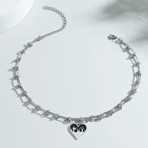 Collier à pendentif cœur de flamme en acier inoxydable argenté avec chaîne ajustable