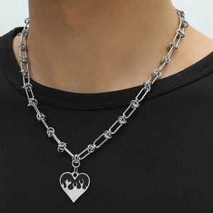 Collier Pendentif Cœur Flamme en Acier Inoxydable Alliage Punk Unisexe Streetwear Gothic Choker Bijoux Couleur Argent