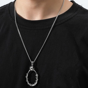 Vintage Men Titanium Steel Thorn Wrapped Oval Pendant Necklace Punk Hip Hop Industrial Style Unisex Jewelry Accessory Gift