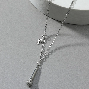 Collier avec pendentifs de microphone et note de musique en argent de style hip-hop
