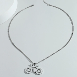 Collar con colgante de moto de acero inoxidable pulido con diseño de bicicleta hueca en gris