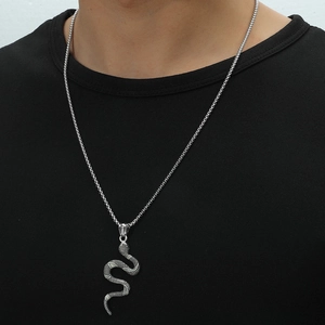 Hip Hop Glow In The Dark Snake Pendant Necklace Vintage Stainless Steel Alloy Bear Paw Triangle Unisex Jewelry Accessory