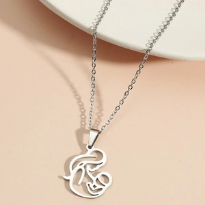 Collana con ciondolo madre e figlio in argento dal design minimalista elegante
