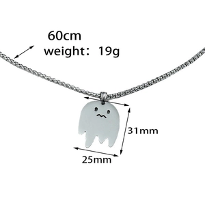 Dimensions et détails du collier pendentif fantôme avec chaîne de 60cm et poids de 19g