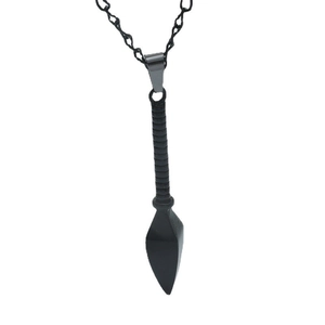 Collar para hombre con colgante kunai negro mate y diseño inspirado en ninjas