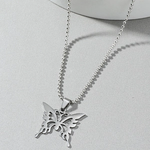 Collier avec pendentif papillon ajouré en acier inoxydable argenté et chaîne à billes